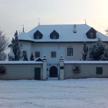 דירות Castle Kastiel Kotešová מראה חיצוני תמונה