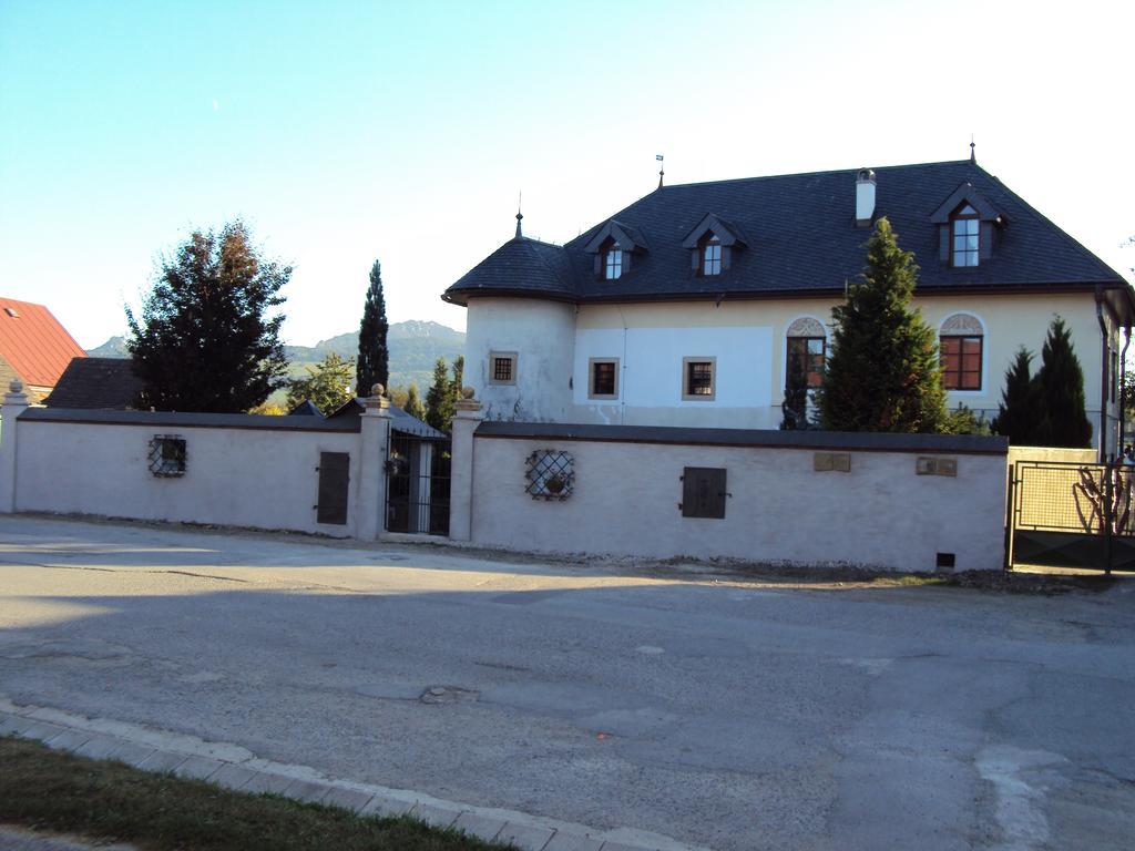 דירות Castle Kastiel Kotešová מראה חיצוני תמונה