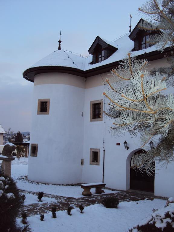 דירות Castle Kastiel Kotešová מראה חיצוני תמונה