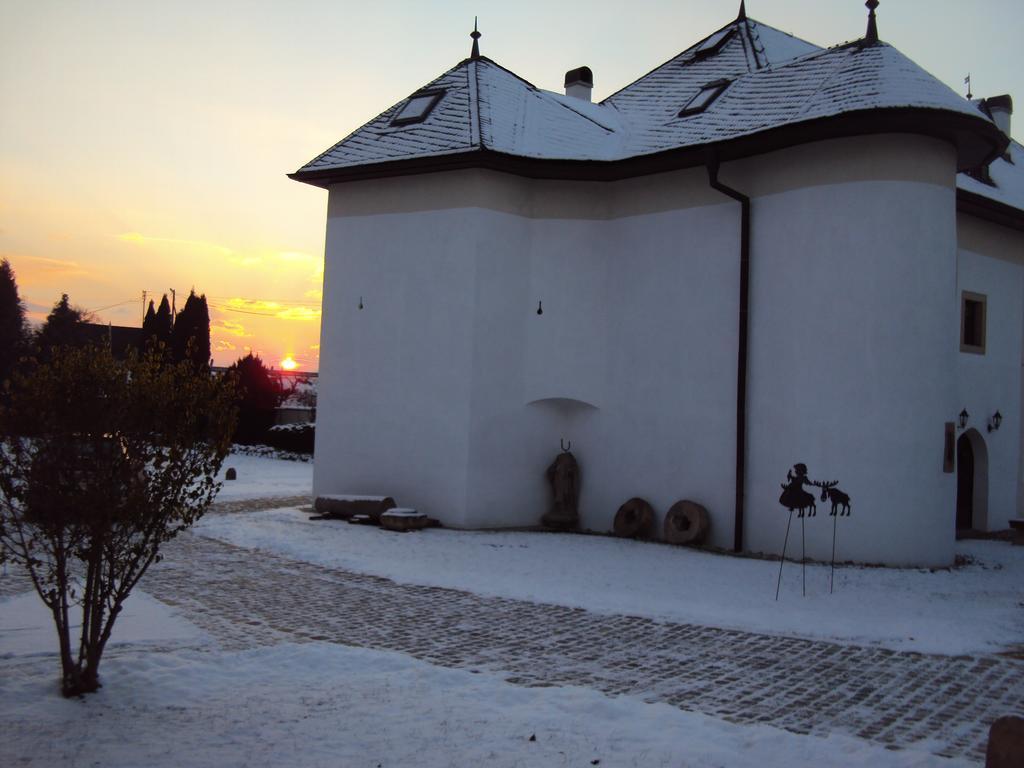 דירות Castle Kastiel Kotešová מראה חיצוני תמונה