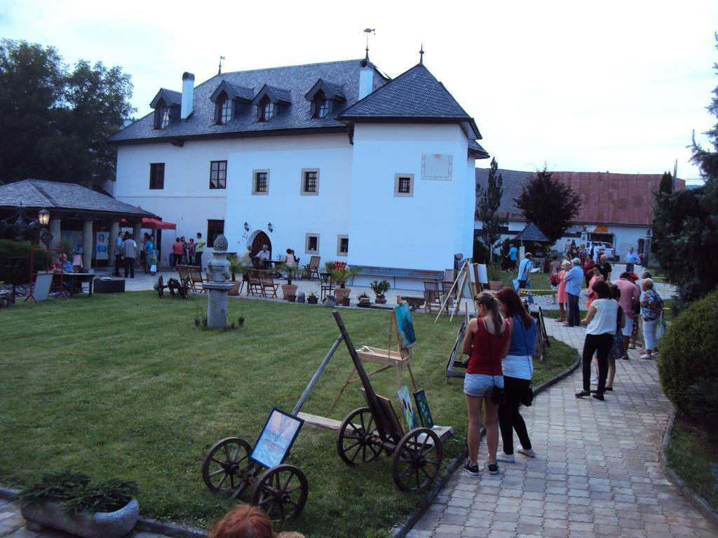 דירות Castle Kastiel Kotešová מראה חיצוני תמונה