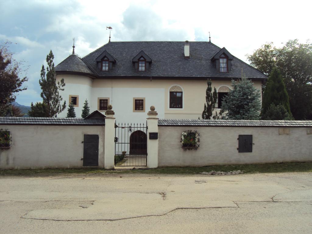 דירות Castle Kastiel Kotešová מראה חיצוני תמונה
