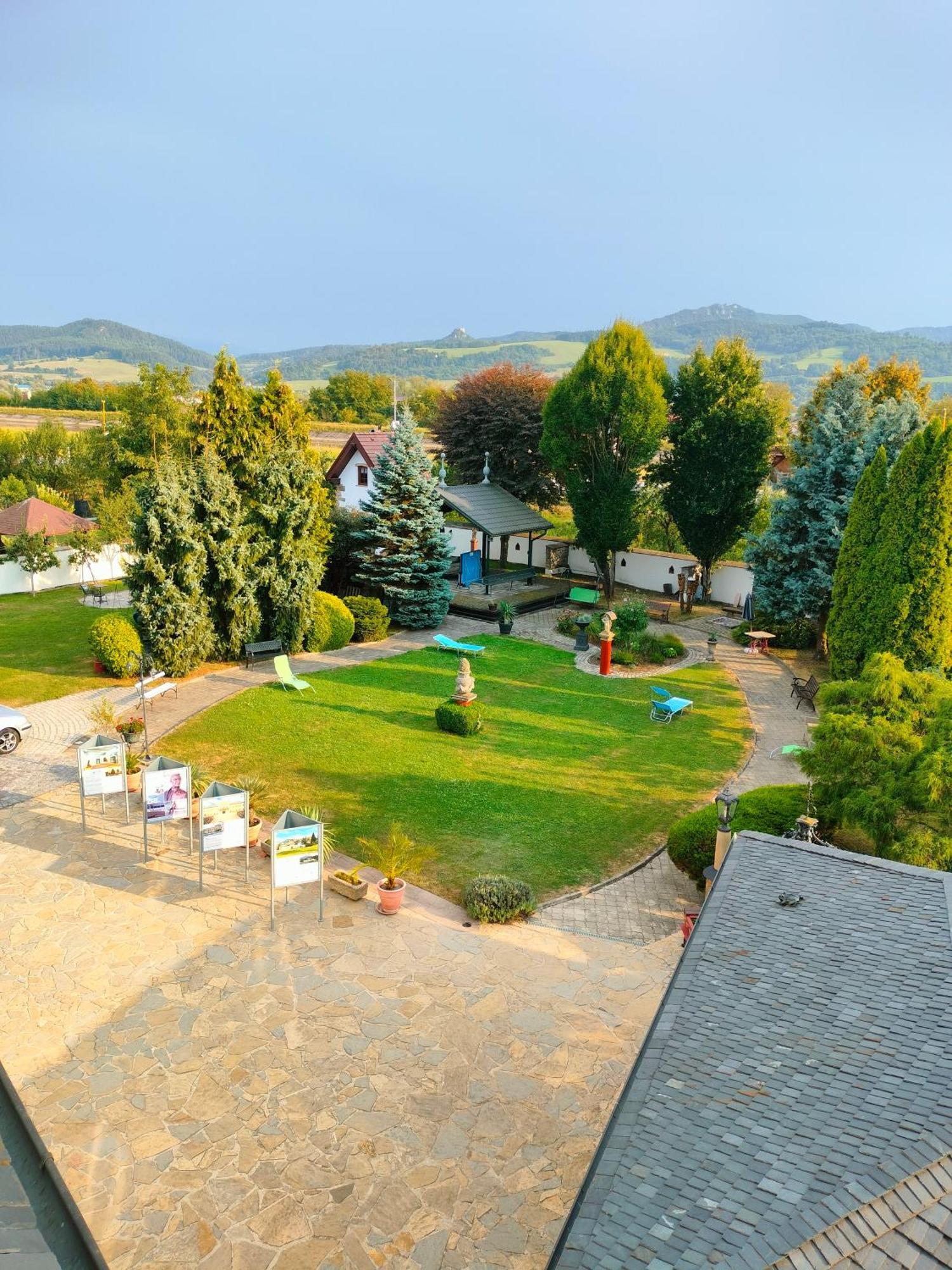 דירות Castle Kastiel Kotešová מראה חיצוני תמונה