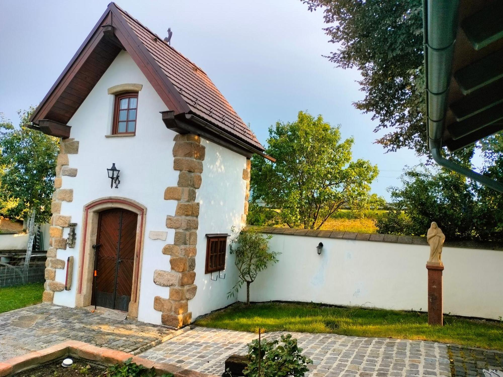 דירות Castle Kastiel Kotešová מראה חיצוני תמונה