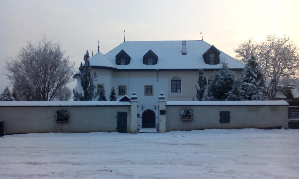 דירות Castle Kastiel Kotešová מראה חיצוני תמונה