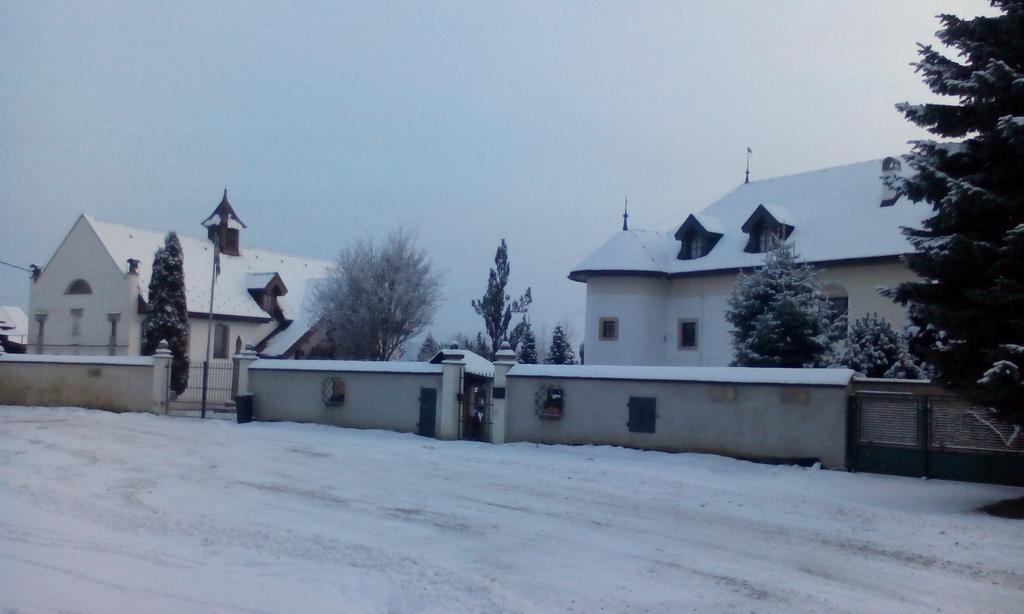 דירות Castle Kastiel Kotešová מראה חיצוני תמונה