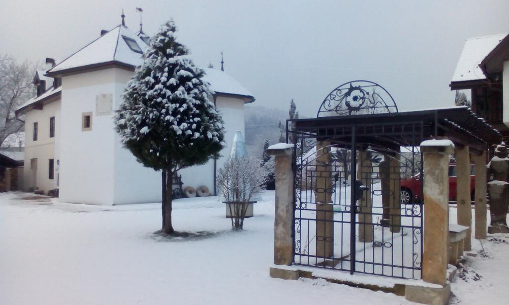 דירות Castle Kastiel Kotešová מראה חיצוני תמונה