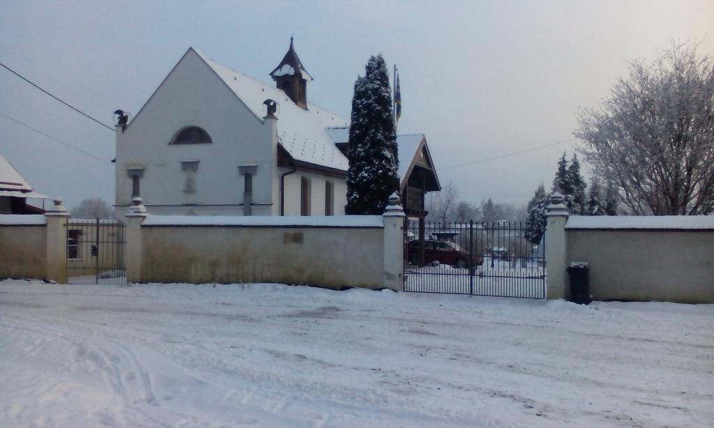 דירות Castle Kastiel Kotešová מראה חיצוני תמונה